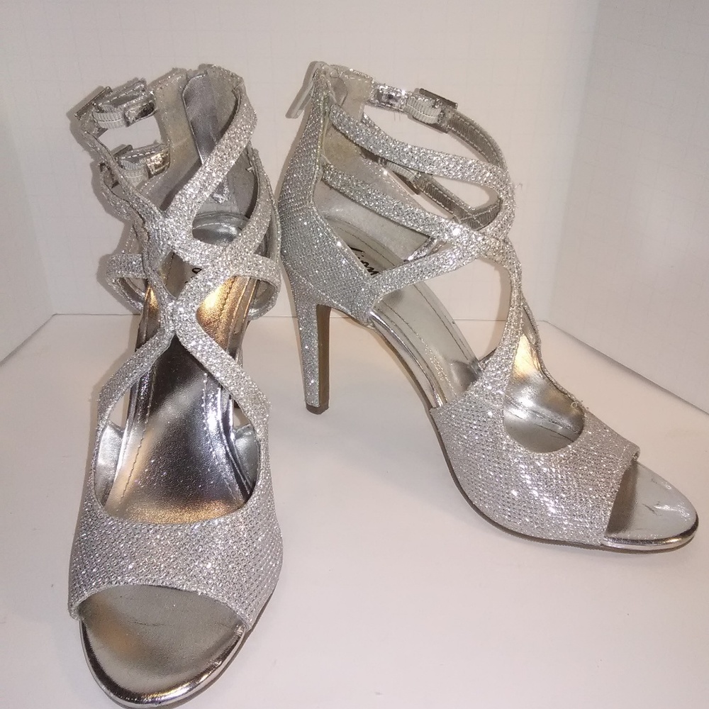Fioni Womens Sparkly Heels Silver size 5